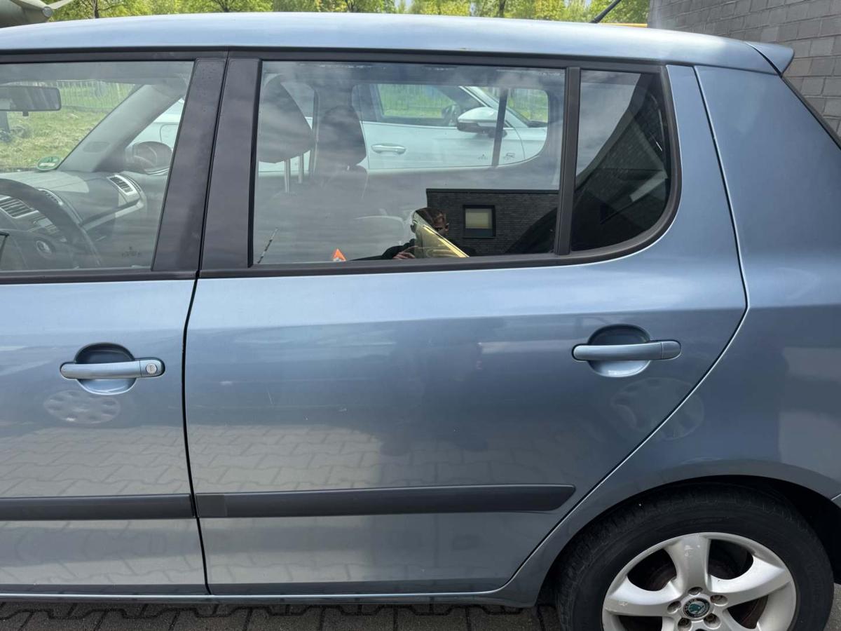 Skoda Fabia 2 original T&uuml;r hinten links 9154 Satin Grey Flie&szlig;heck Rohbau Bj.2009